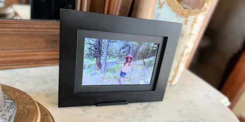 This Photo Share Picture Frame Is The Best Gift For Mom and Dad!