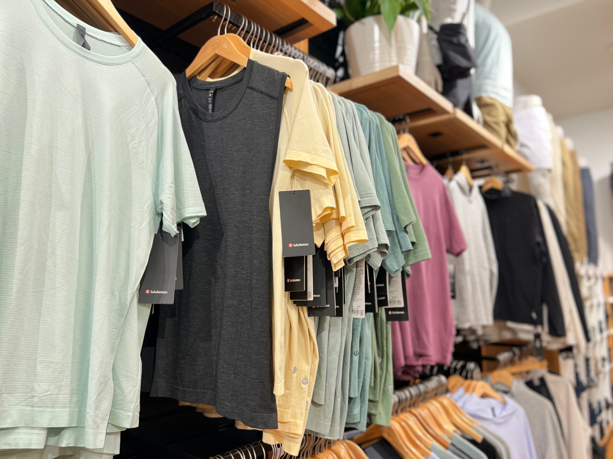 store display with men's t-shirts