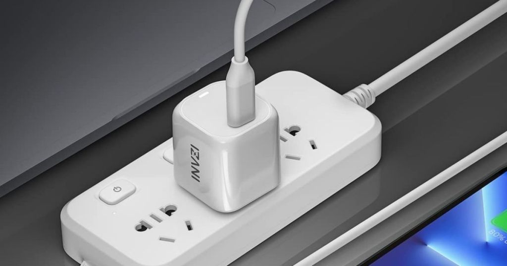 IVZI USB C Charger plugged in