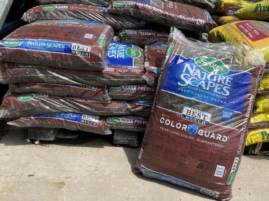 Scotts-Nature-Scapes-Mulch يبدأ بيع Lowe's Memorial Day لعام 2024 غدًا