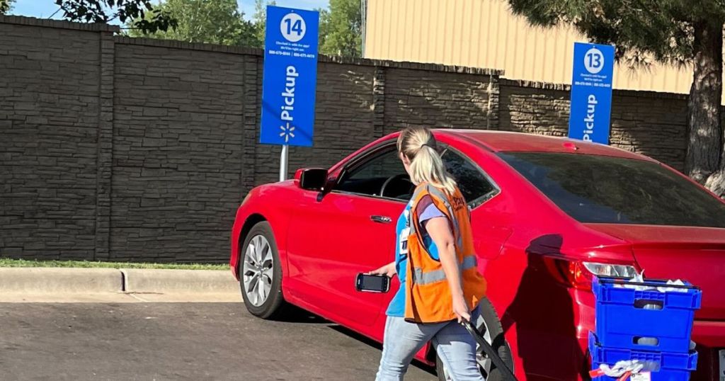 Walmart associate delivering groceries to a car