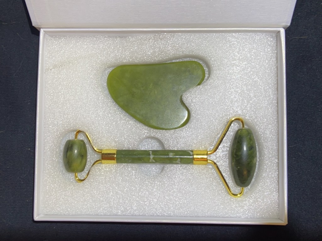 Jade roller and stone in box