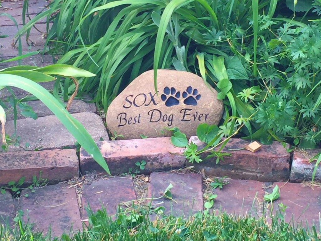 memorial garden stone for pet