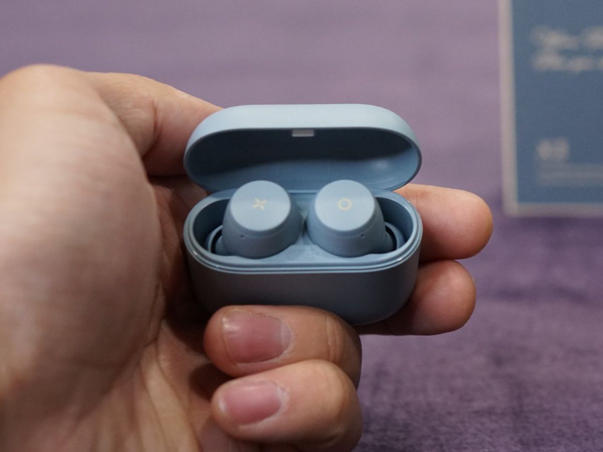 Bluetooth Wireless Earbuds w Charging Case Just 23.99 Shipped on