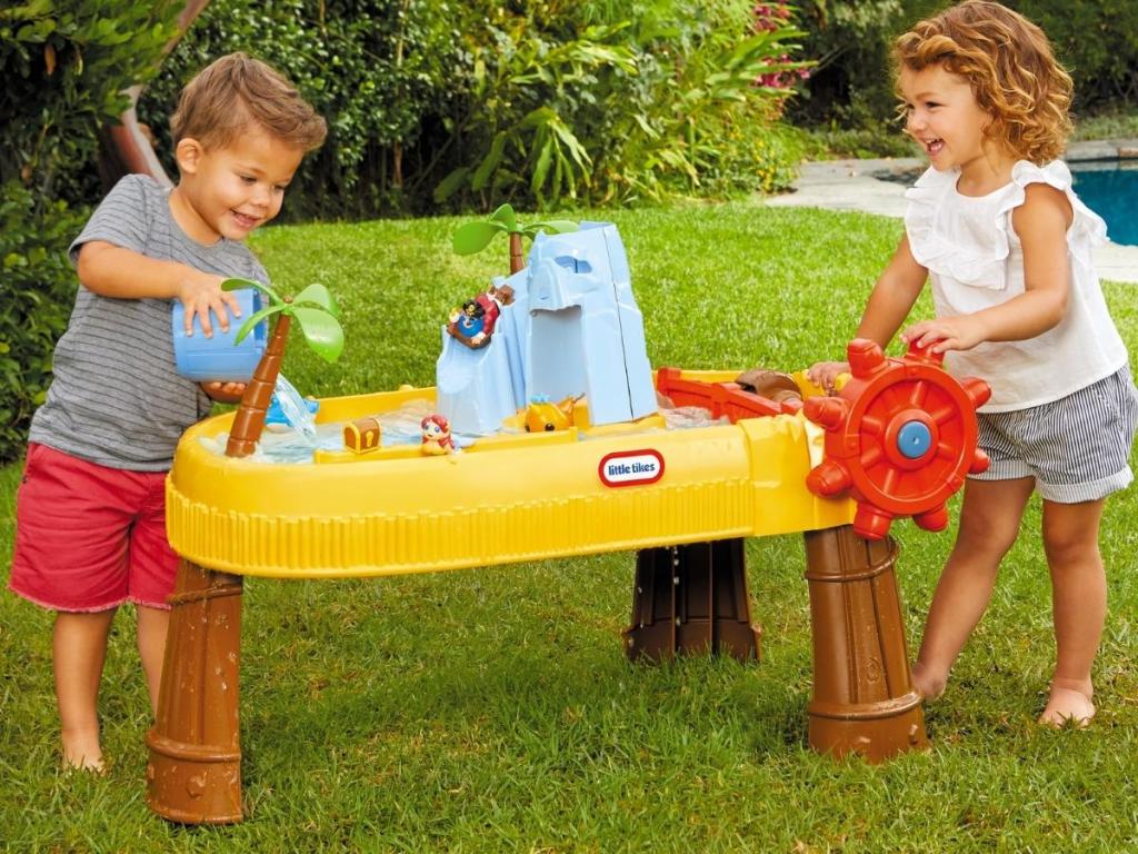 kids playing with Little Tikes Island Wavemaker Water Table