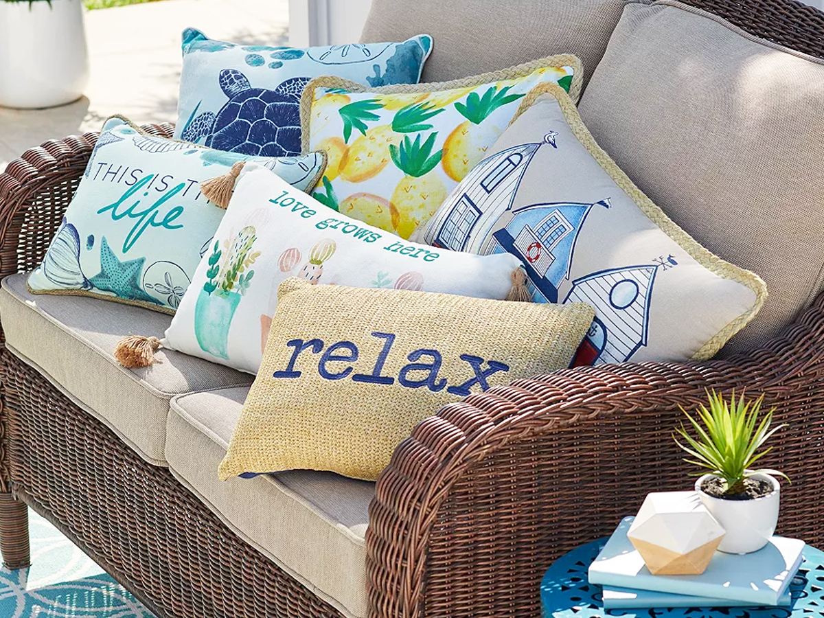 throw pillows on outdoor couch