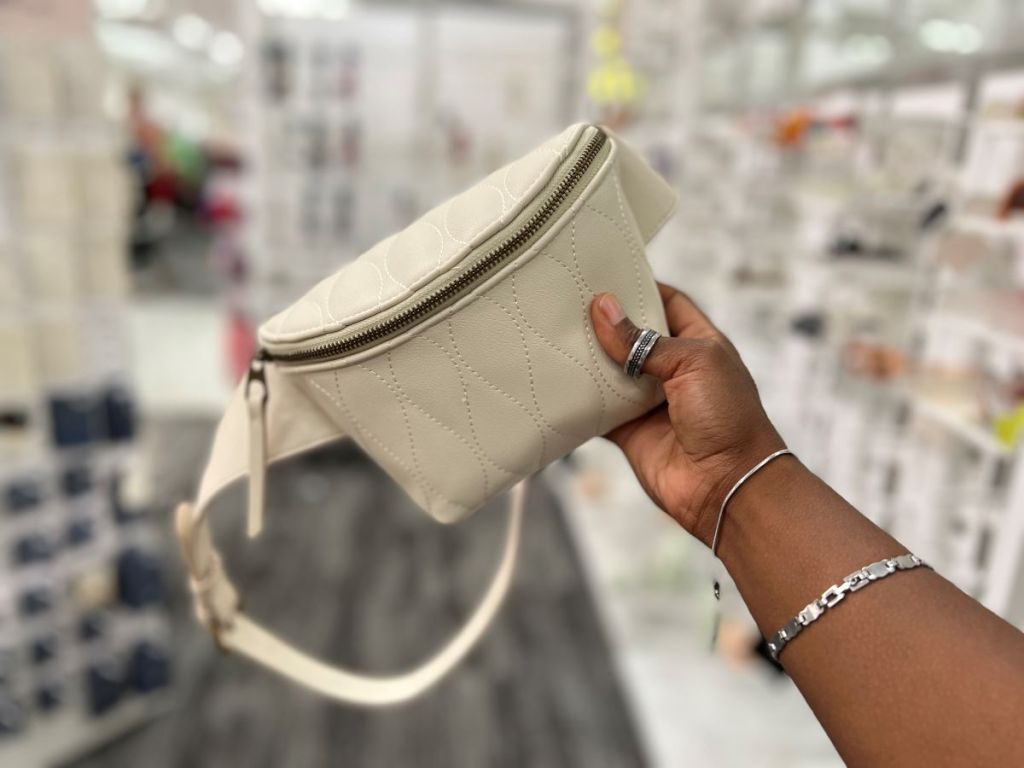 hand holding a Universal Thread Paxton Fanny Pack