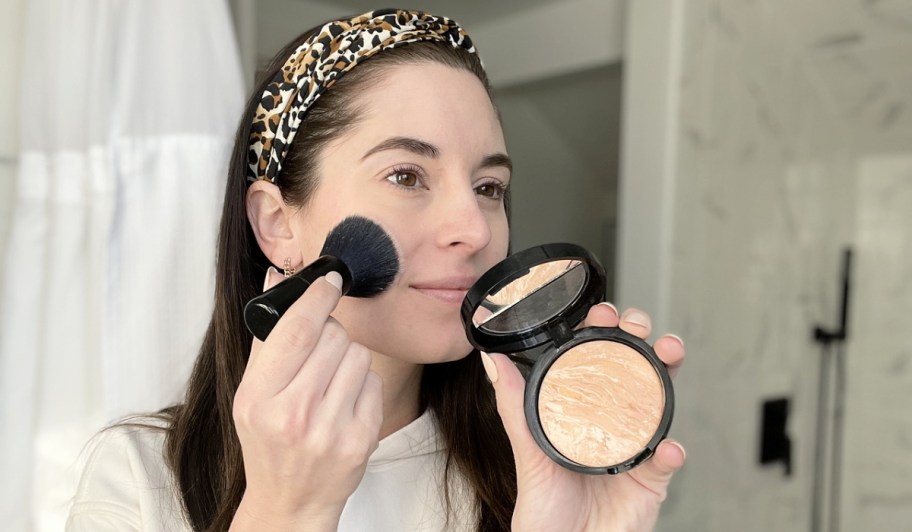 woman applying laura geller foundation