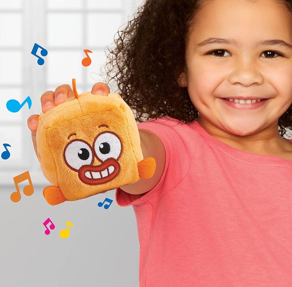 Girl holding Baby Shark's Big Show! Song Cube – William The Goldfish