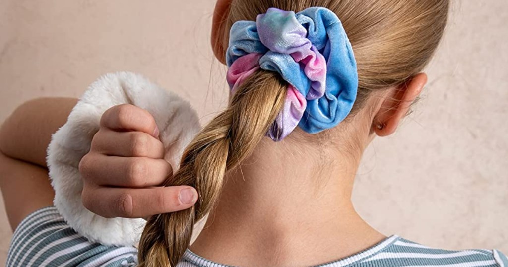 Girl wearing scrunchies in hair
