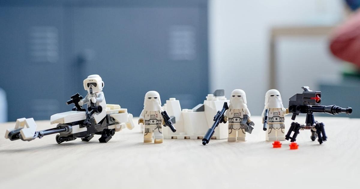 LEGO Star Wars Snowtrooper Battle Pack displayed on a white table top