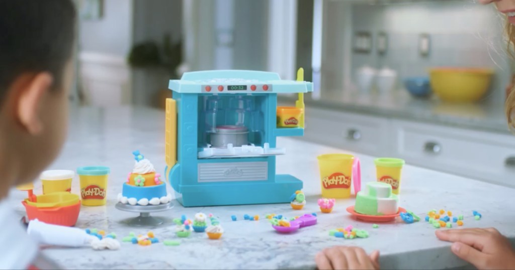 kids and mom using Play-Doh cake set in kitchen