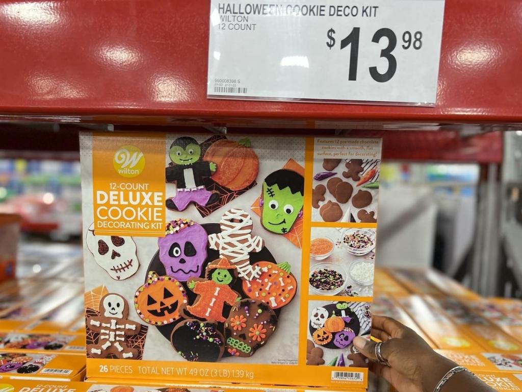 Halloween 12-Count Deluxe Cookie Decorating Kit