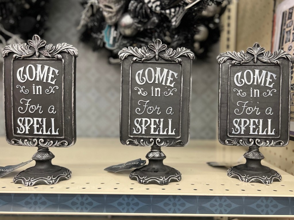 "Come In For A Spell" Pedestal Tabletop Decor