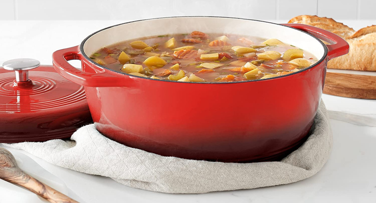 Amazon Basics Enameled Cast Iron Covered Dutch Oven red