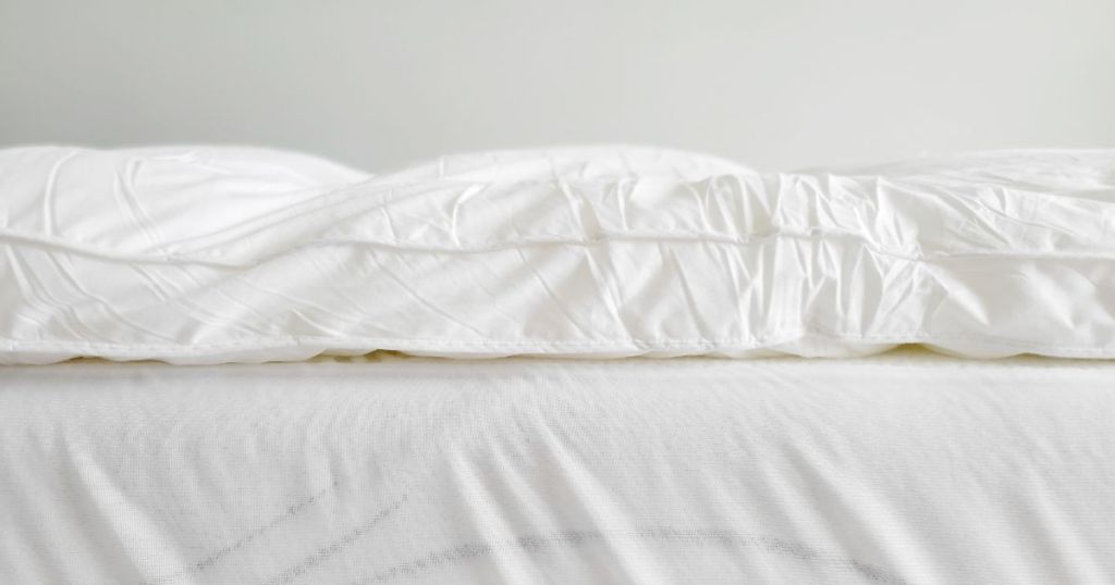 close up on ELEMUSE Extra Thick Cooling Mattress Topper