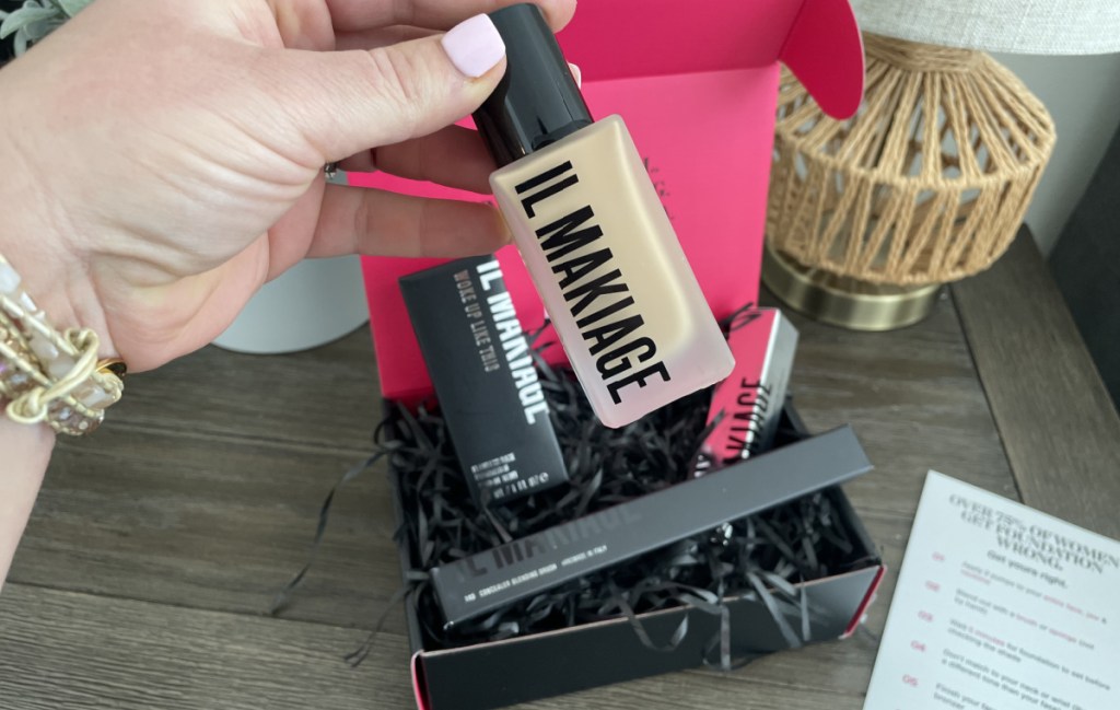 box of makeup tested for Il Makiage reviews