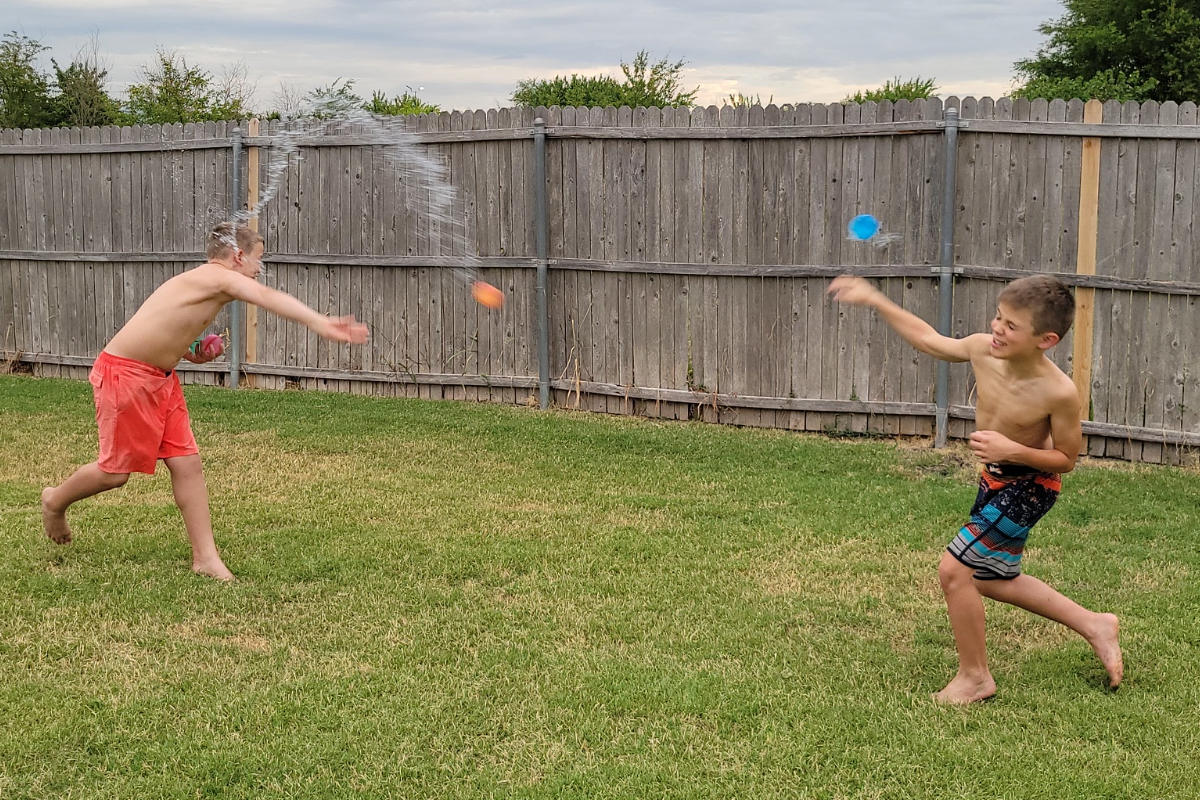 Kids having a waterballoon fight with soppycid balloons