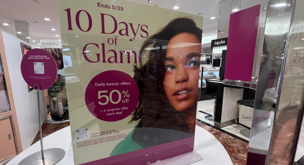 Macys 10 Tage Glamour-Schild im Laden