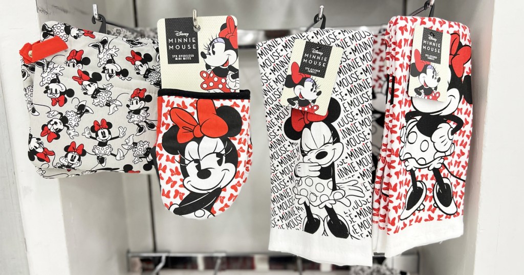 minnie mouse kitchen towels and pot holders