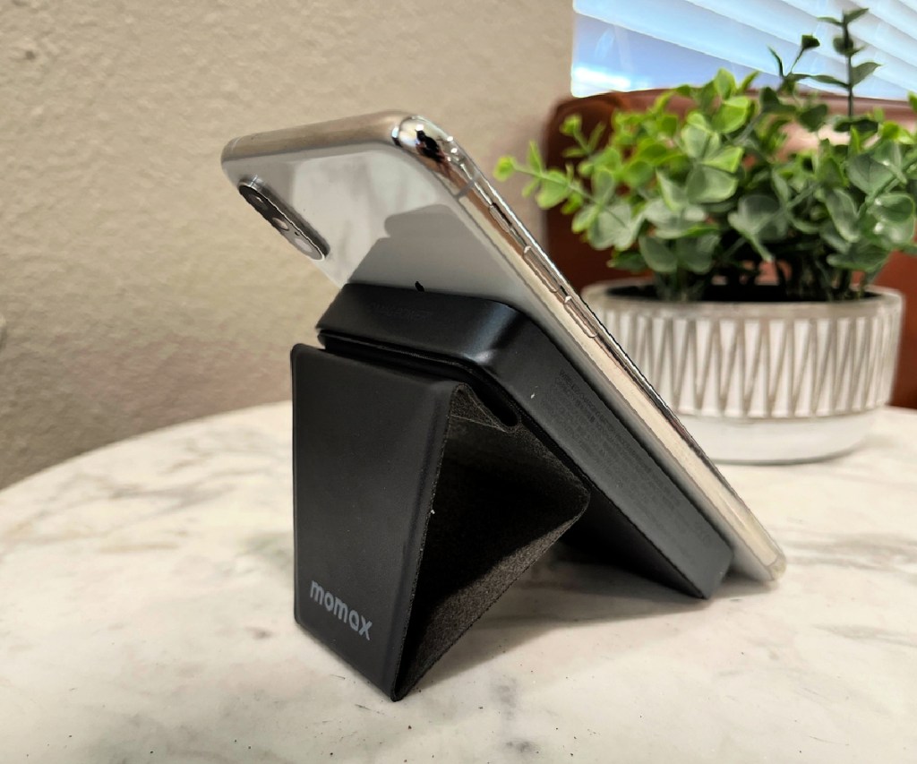 Momax Magnetic Portable Charger with Stand