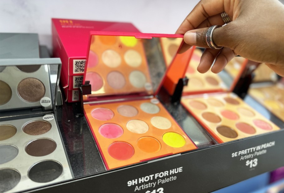 display of morphe eyeshadow palettes