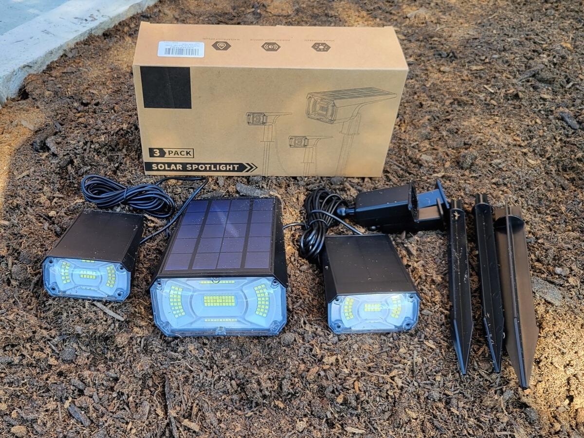 Nesenni Outdoor Solar Spot Lights 3-Packs