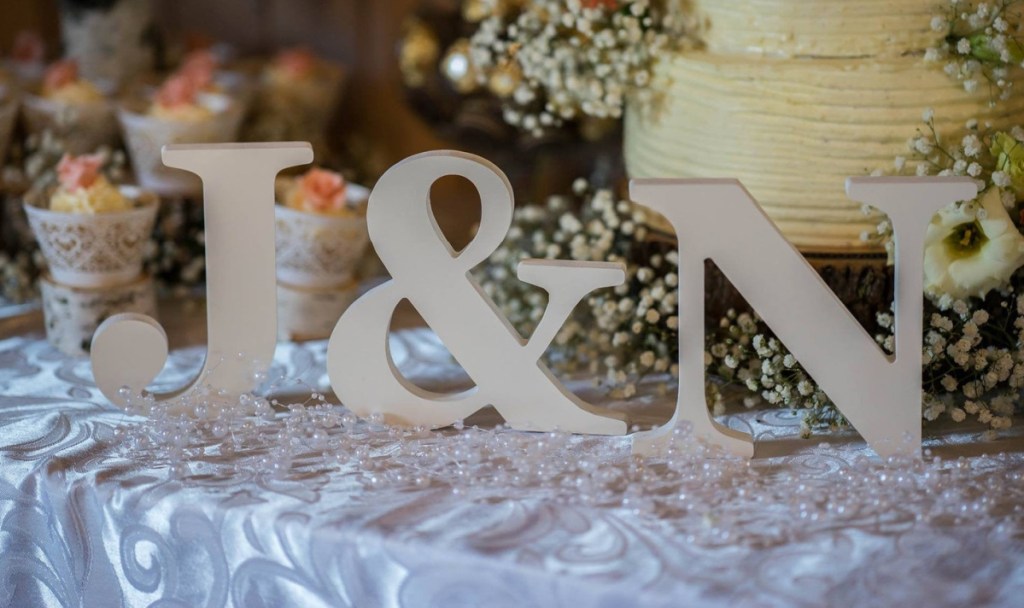 using wooden letters for bridal shower ideas