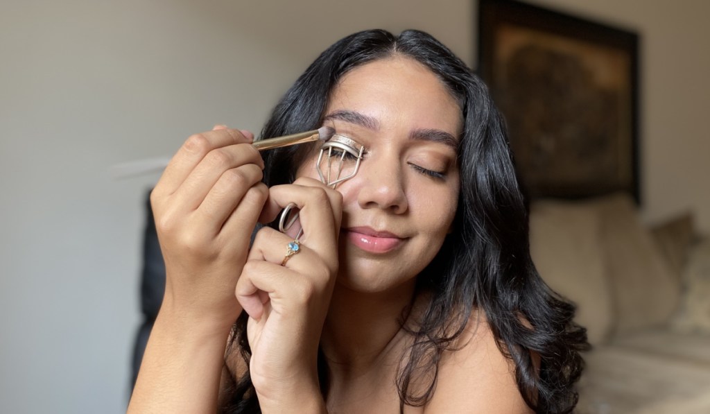 eyeshadow with lash curler