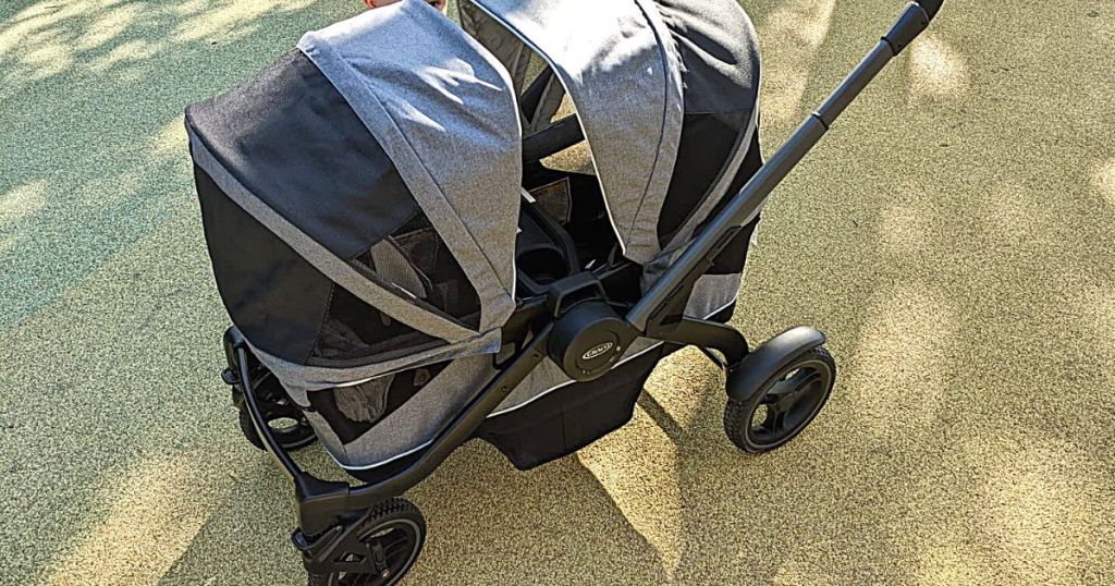Graco stroller with 2 canopies