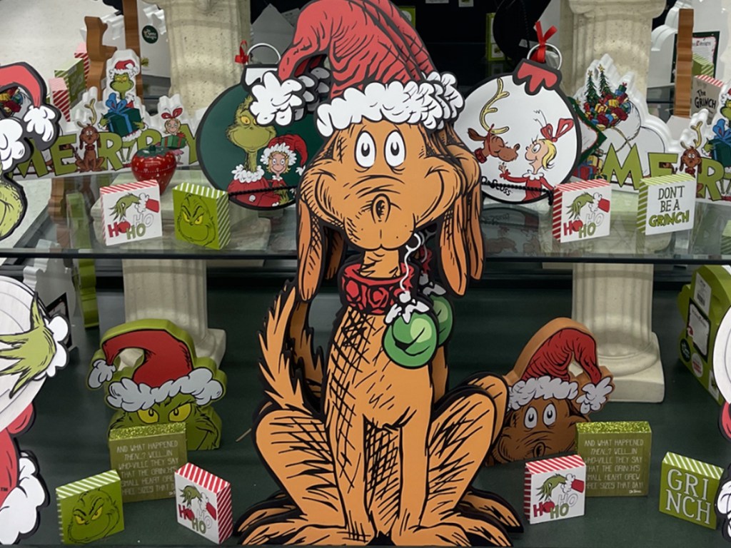 the grinch dog max wooden decor