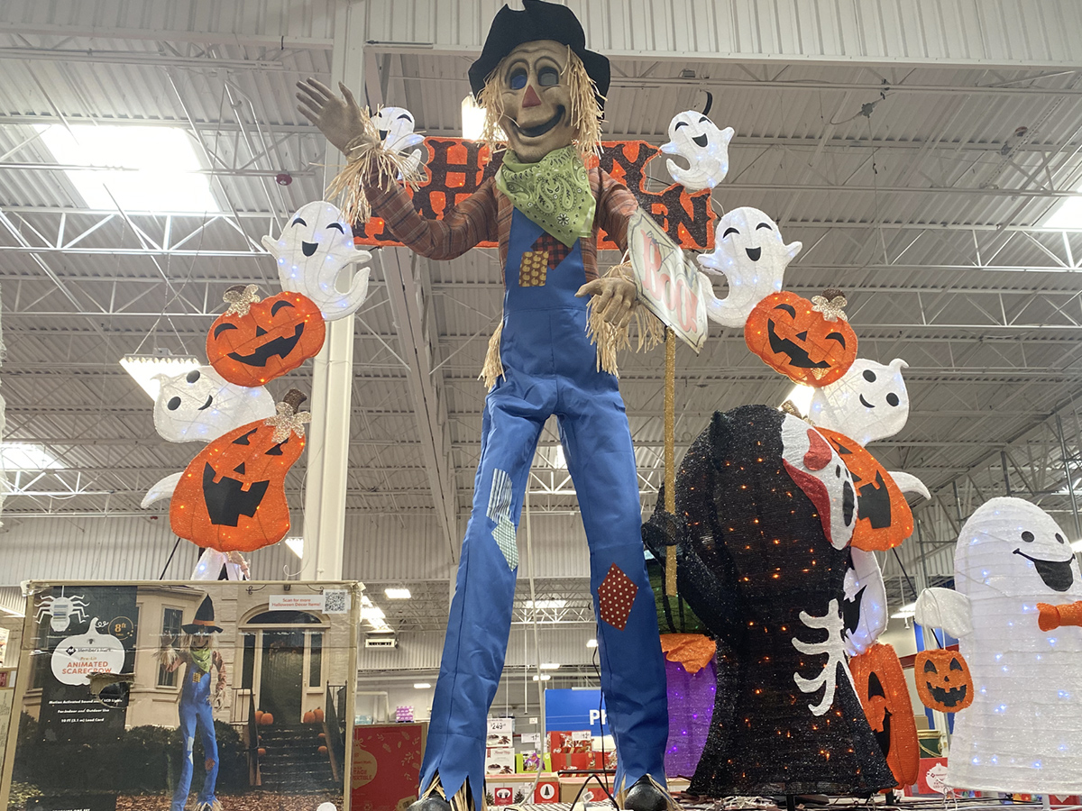 halloween scarecrow decor