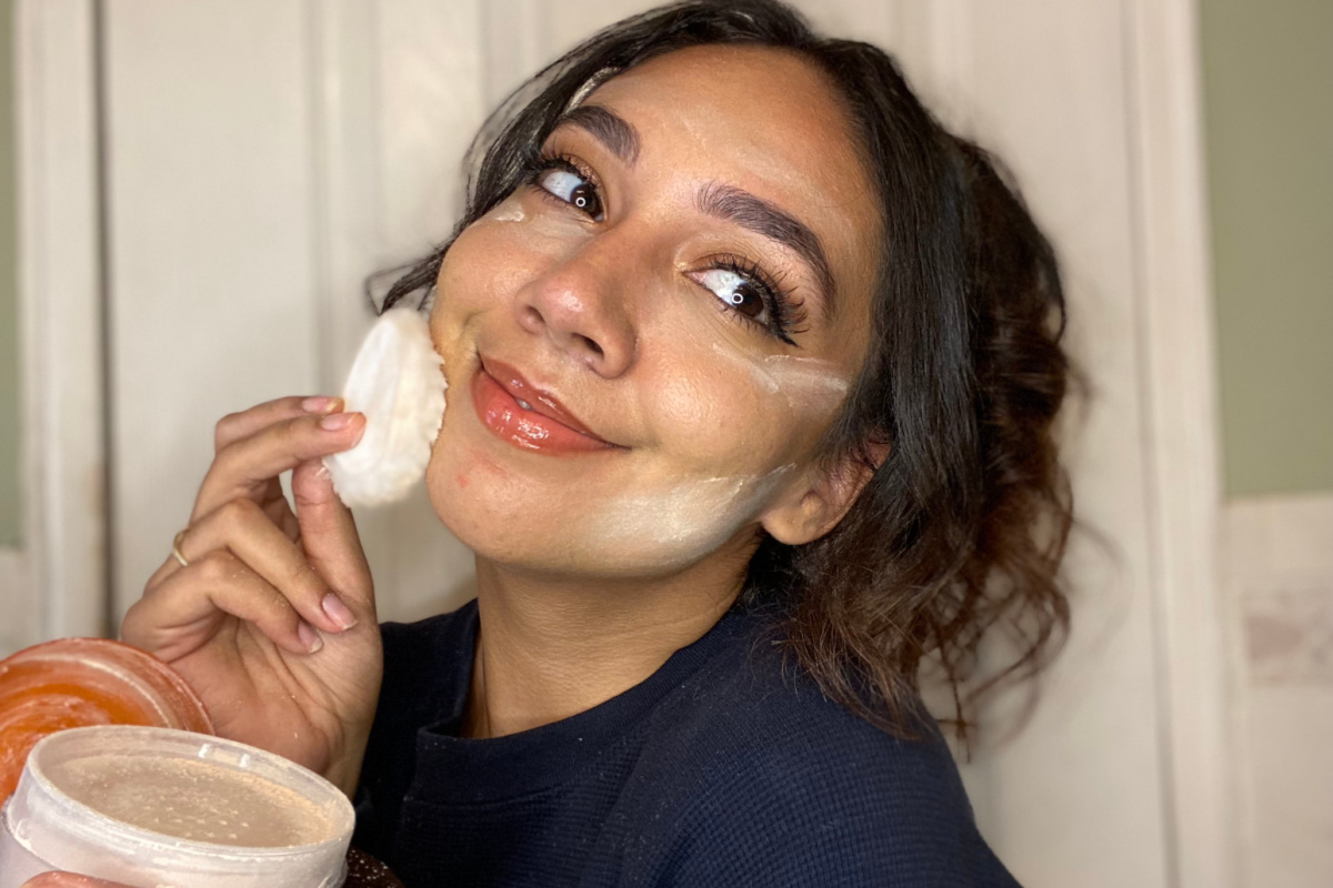 woman applying face powder makeup hack