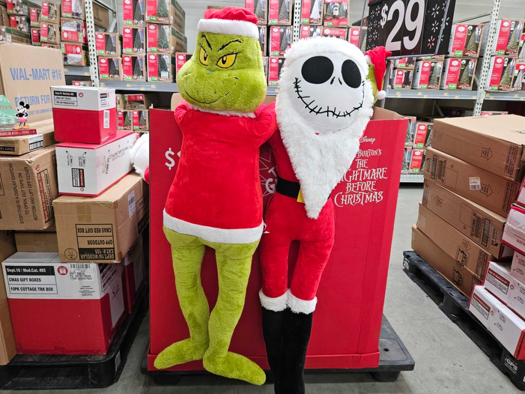 4822-Christmas-Plush-2 كابوس ضخم بطول 4 أقدام قبل عيد الميلاد أو Grinch Jumbo Plush فقط 29 دولارًا في Walmart