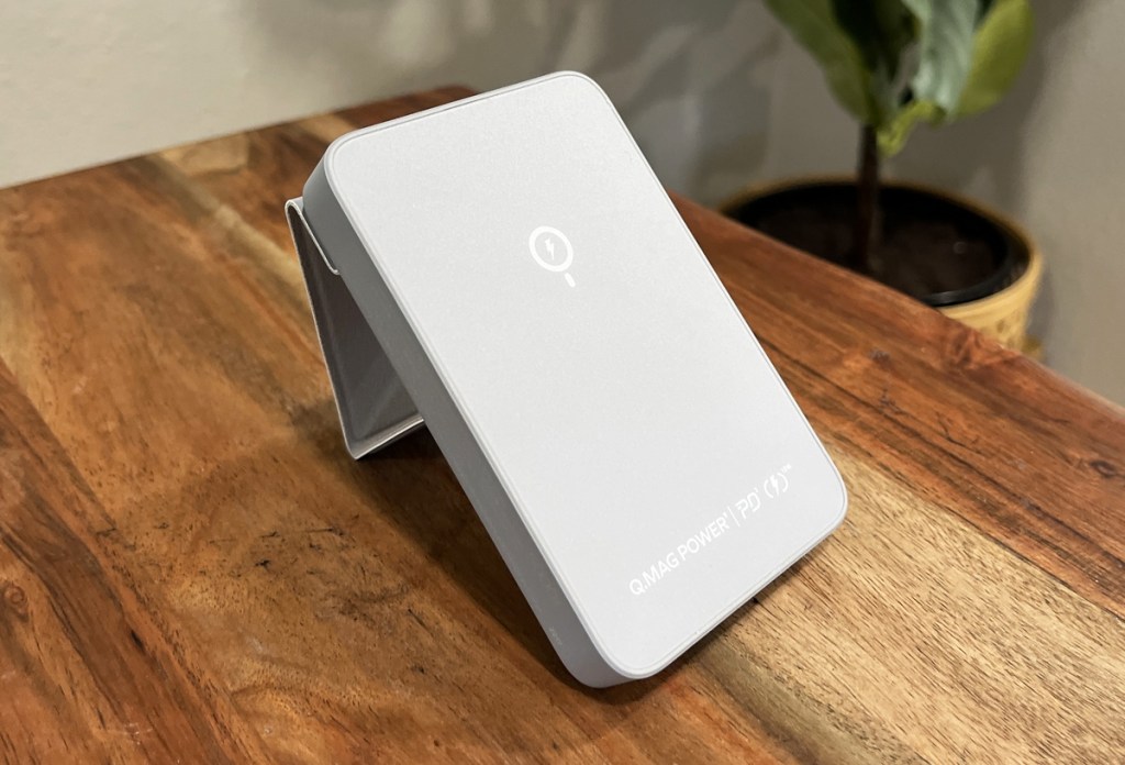 grey wireless charging bank stand