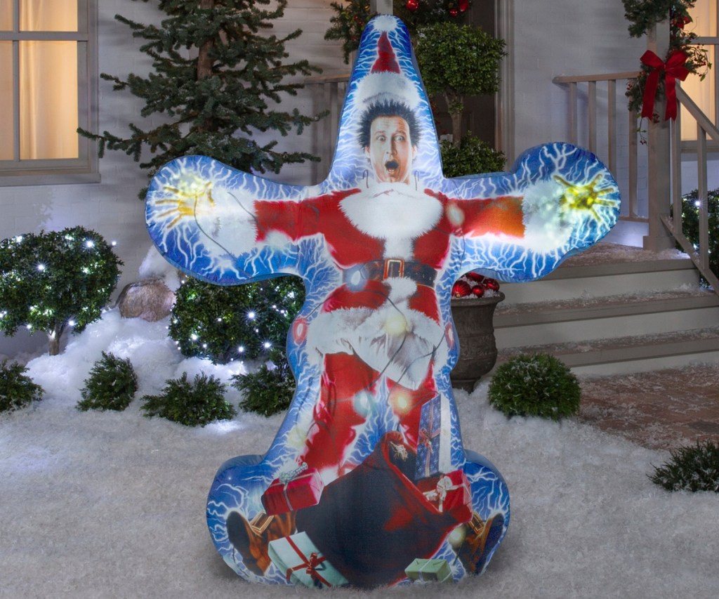 National Lampoon's Christmas Vacation Clark inflatable in front yard