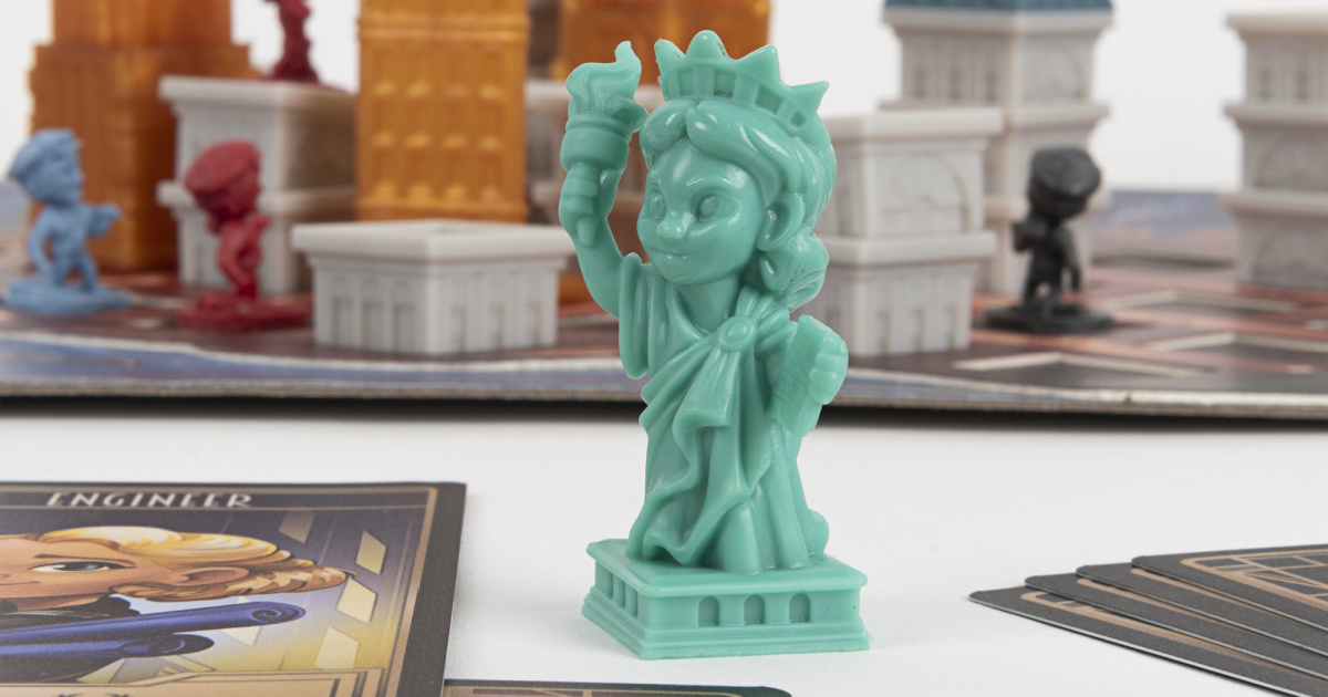 statue of liberty figurine from the new york Santorini board game