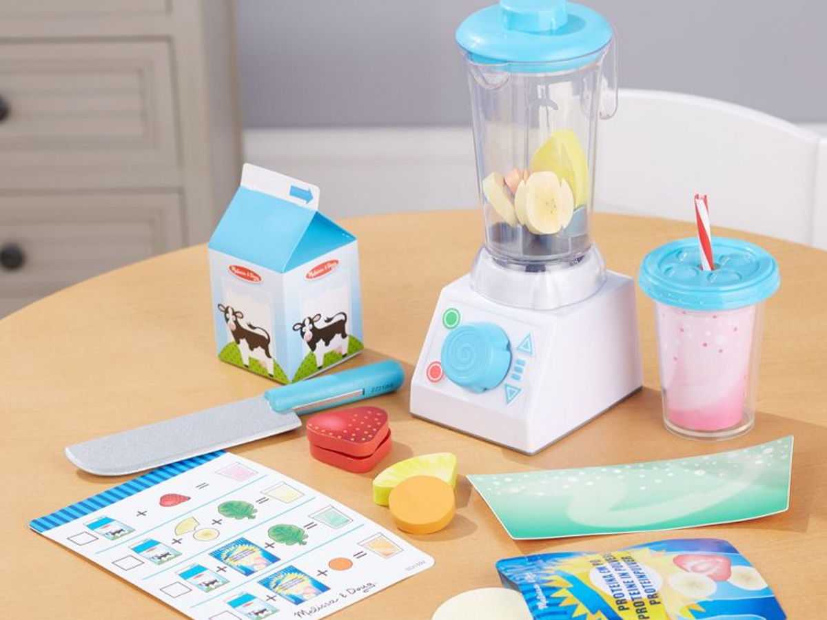 melissa and doug smoothie maker toy and accessories displayed on table