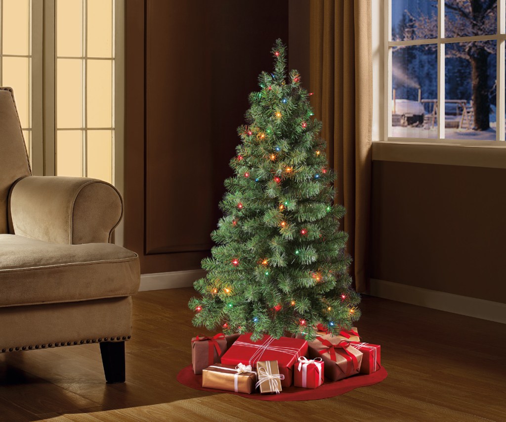 4' Holiday time tree