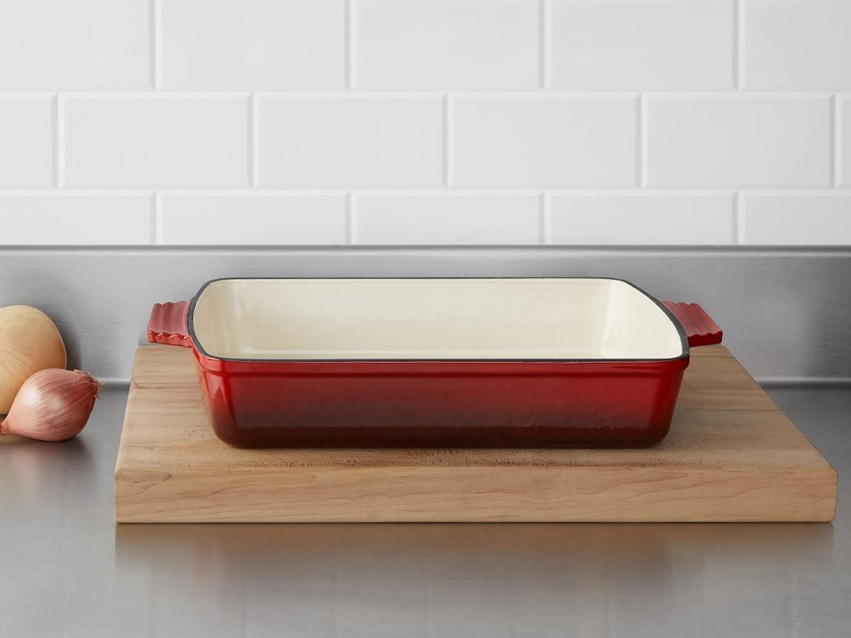 AmazonCommercial 13" Enameled Cast Iron Roasting/Lasagna Pan in Red