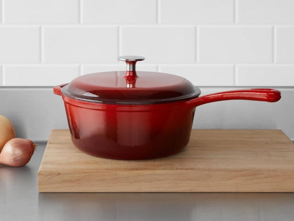AmazonCommercial 3.7-Quart Enameled Cast Iron Covered Saucier in Red