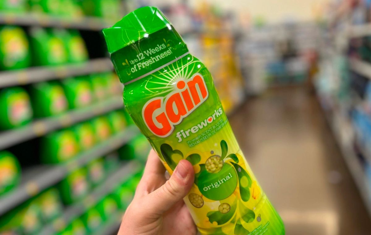 a hand holding a bottle of Gain fireworks in wash scent booster