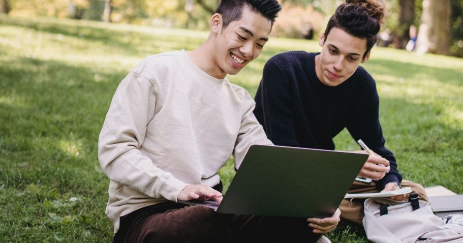 50+ Scholarships for High School Seniors in 2026 (Most You Can Still Apply!)