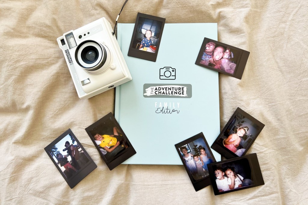 Polaroids auf Fotoalbum