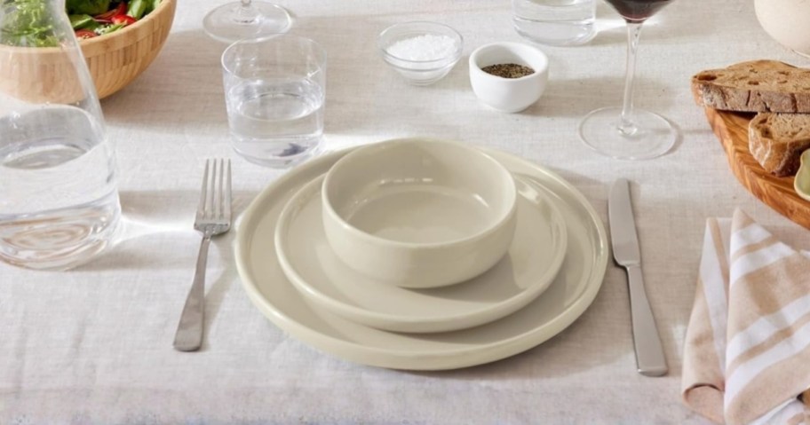 amazon basics 3 piece dinnerware place setting