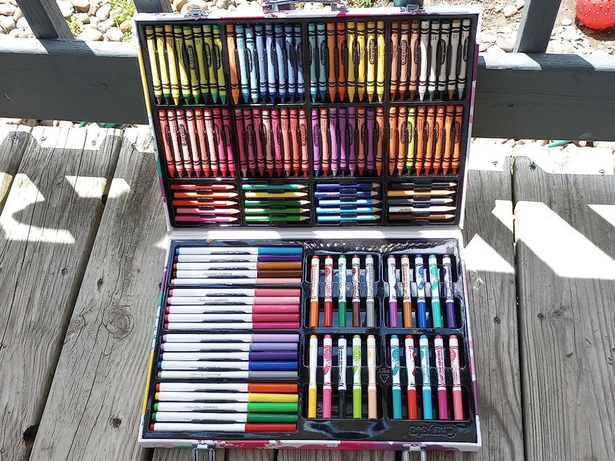 Crayola Art Case W 140 Pieces Just 15 99 On Amazon Regularly 25 Crayola art case w 140 pieces just 15 99 on amazon regularly 25