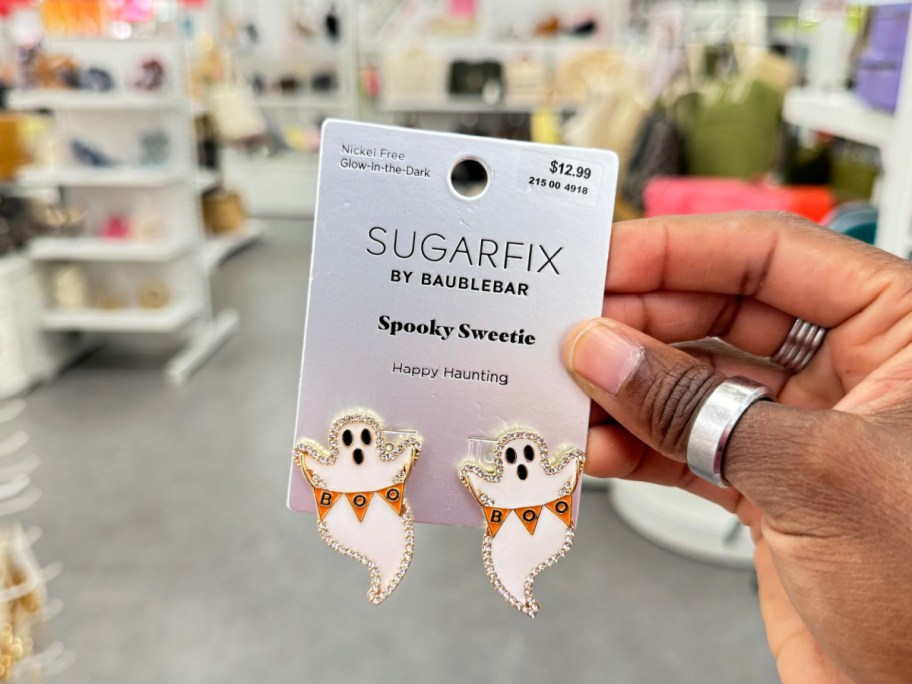 hand-holding-halloween-ghost-earrings-2 أقراط SugarFix By Baublebar Halloween تبدأ من 13.99 دولارًا في Target | اختر من بين طن من الأنماط!