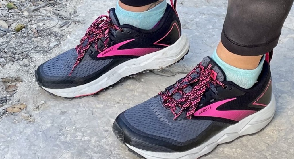 Brooks Women's Black & Pink Divide 2 Trail Running Shoe