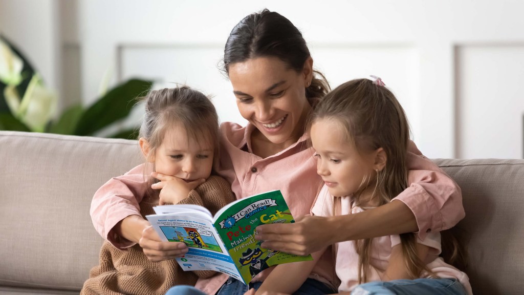 woman reading I Can Read book to kids