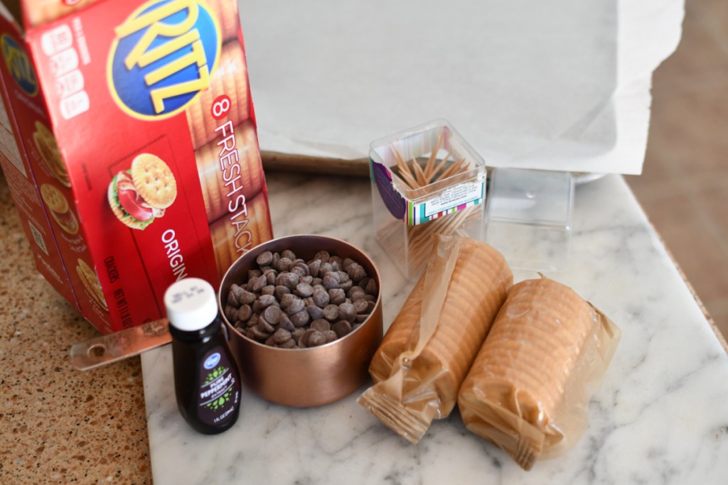 Ingredients for a thin mints ritz cracker recipe